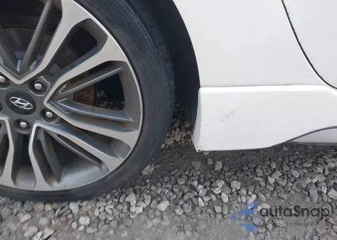 2016 Hyundai Veloster Turbo z USA, uszkodzony, nr VIN KMHTC6AE9GU284020